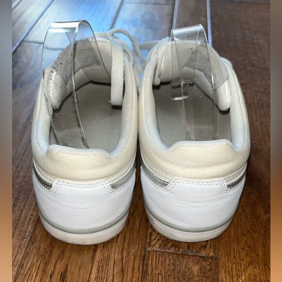 NIKE Capri III LTH Sneaker Womens Size 8.5 White Metallic Swoosh Low Top Lace Up - Picture 10 of 10